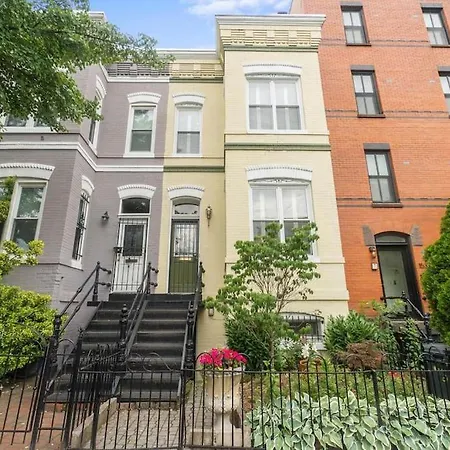 Stay In The Heart Of Logan Circle: Fully Walkable